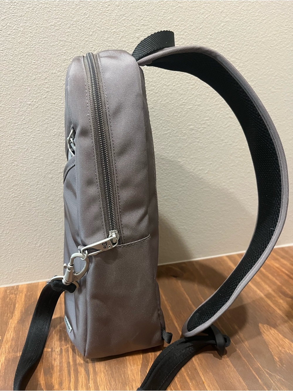 Travelon $88 Anti-Theft Classic Sling Bag Style 42887 Nutmeg - Picture 5 of 9